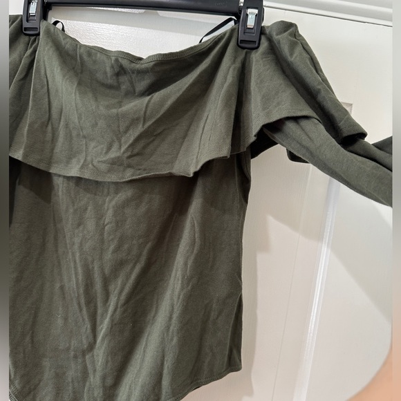 Forever 21 Contemporary off the shoulder ruffle bodysuit women’s - Picture 9 of 10